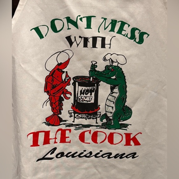 Louisiana don’t mess with the cook crawfish White Apron with Graphic Print NWOT - Picture 2 of 3